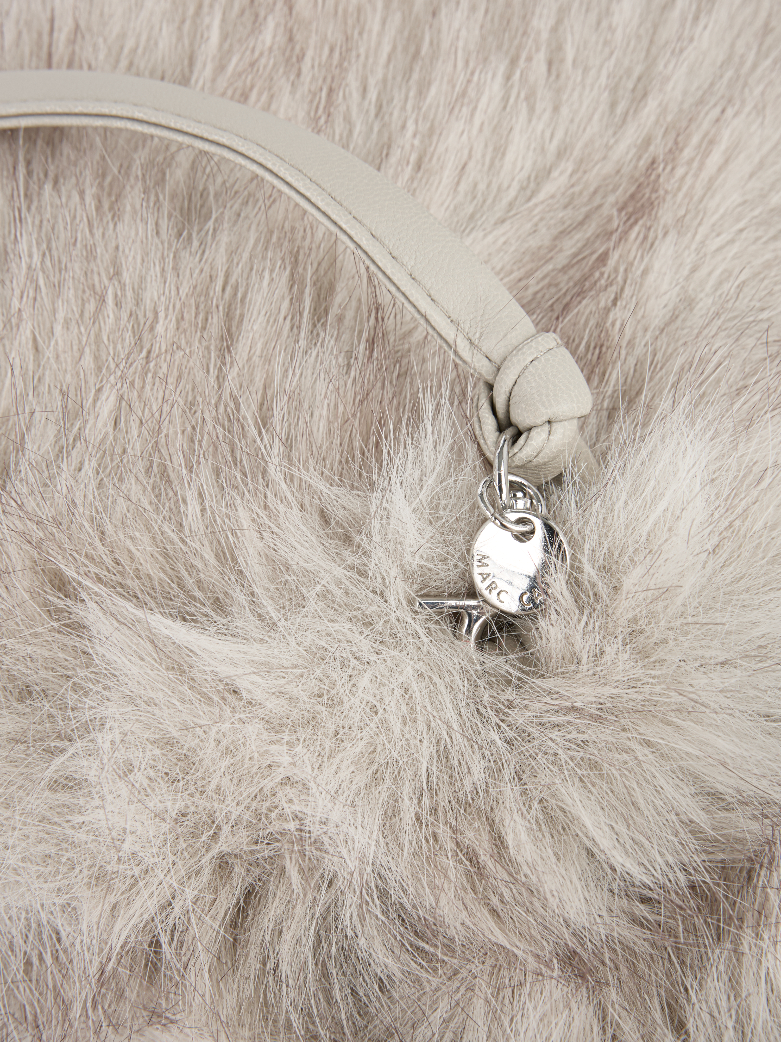 MARC CAIN ZC F1.01 Z64 Kuschelige Fake Fur Fäustlinge smoke